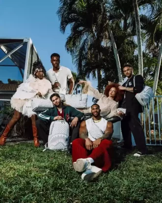 Strickhaie in Paris in Creme Savvy Crossbody