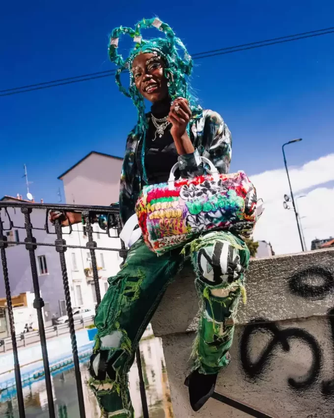 LE MONDE DES GRAFFITIS MINI DUFFLE LE MONDE DES GRAFFITIS MINI DUFFLE