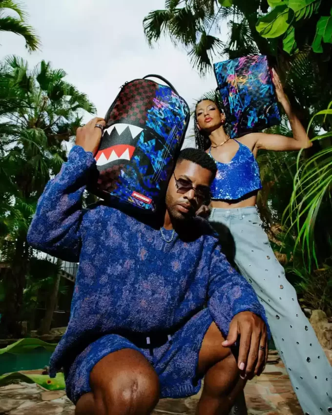 LEUCHTENDER RUCKSACK DER STADT DES LICHTS