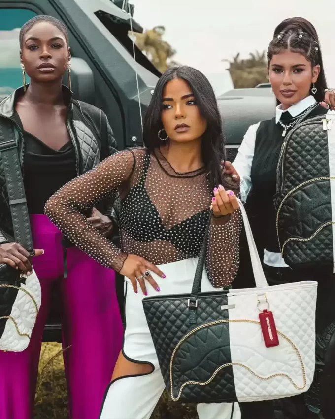 LEVELED UP SPLIT QUILT SHARK TOTE LEVELED UP SPLIT QUILT SHARK TOTE