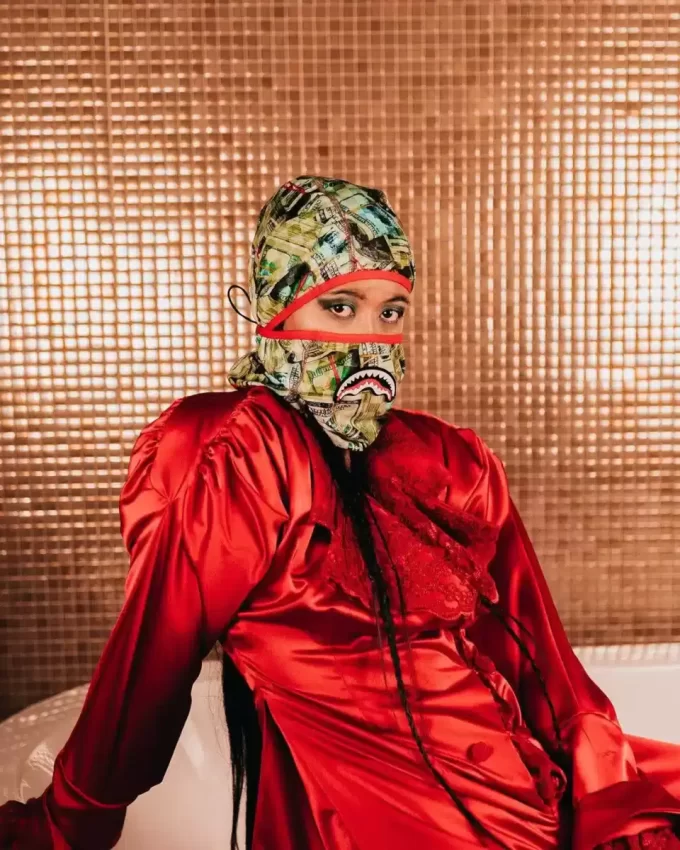 MAMA, ICH HABE ES GESCHAFFT! ZIEH DIE SKIMASKE RUNTER!