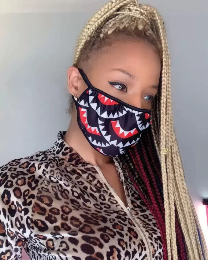 MASKE MIT HAISERNACK-MUSTER (KLASSISCHE PASSFORM)