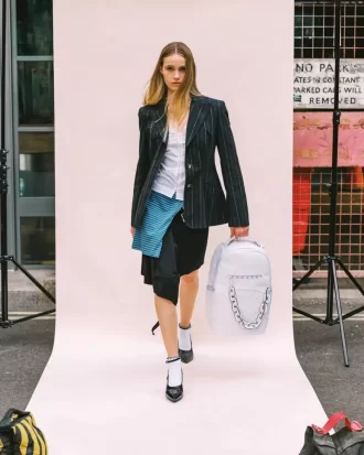 MASSGESCHNEIDERTER RUCKSACK DER LONDON FASHION WEEK