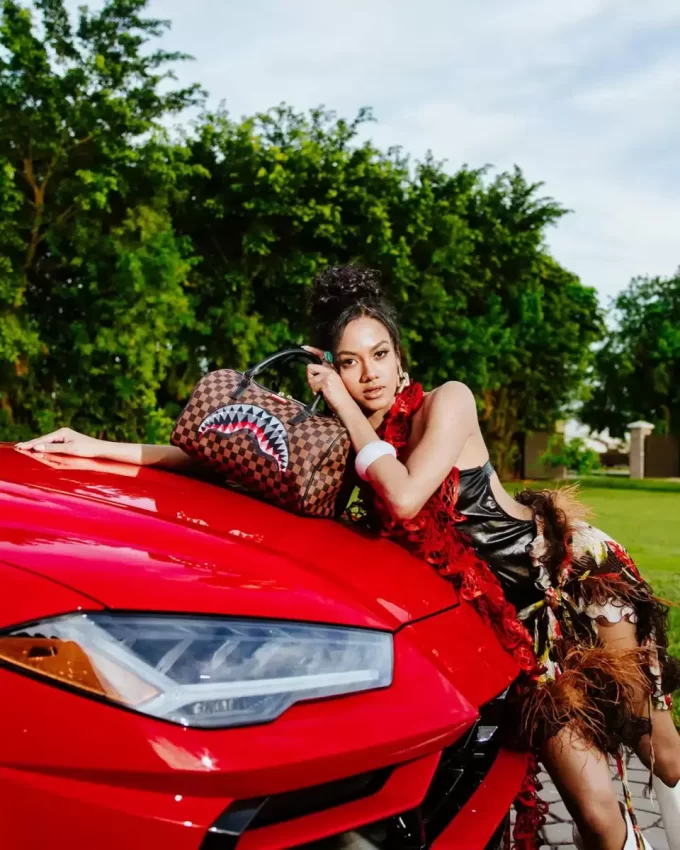 MINI-DUFFLE MIT LENTIKULAREN EFFEKTEN MINI-DUFFLE MIT LENTIKULAREN EFFEKTEN