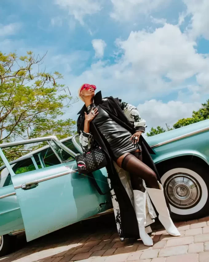 Mini-Reisetasche mit Atomdampfpyramide