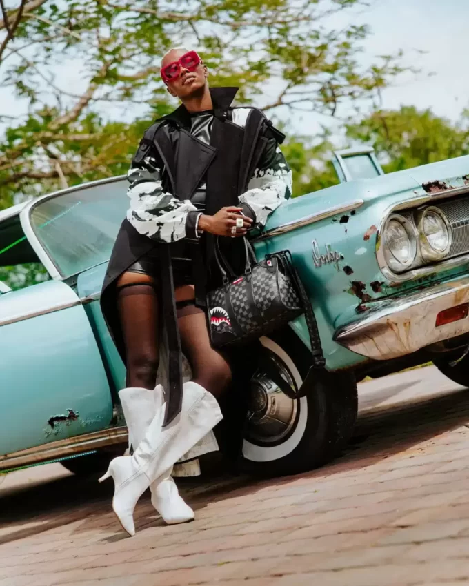 Mini-Reisetasche mit Atomdampfpyramide