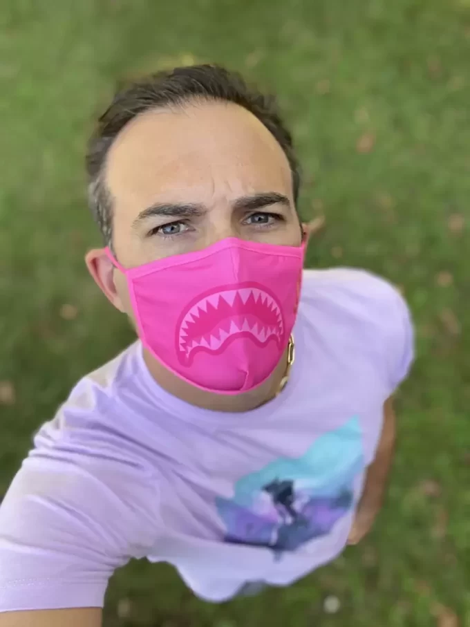 PINKE HAI-FORMANGEREICHE GESICHTSMASKE FÜR ERWACHSENE PINKE HAI-FORMANGEREICHE GESICHTSMASKE FÜR ERWACHSENE