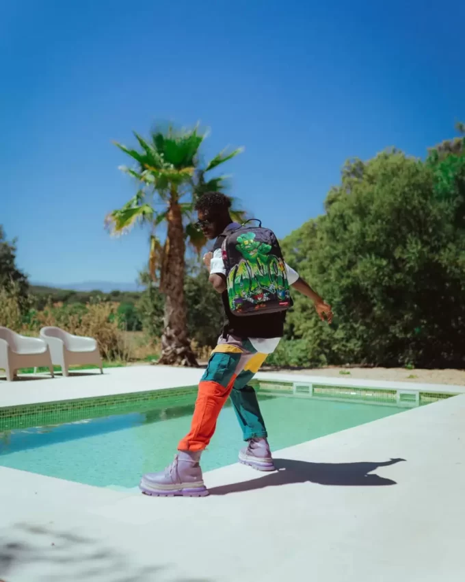 PRIVATGRUNDSTÜCK (DLXR)