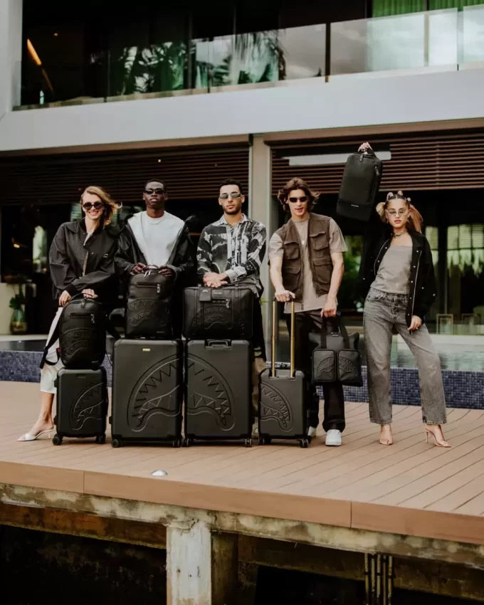 REALITY CHECK SHARKITECTURE GROSSE JETBLACK-KOFFER (GUNMETAL-BESCHLÄGE) REALITY CHECK SHARKITECTURE GROSSE JETBLACK-KOFFER (GUNMETAL-BESCHLÄGE)