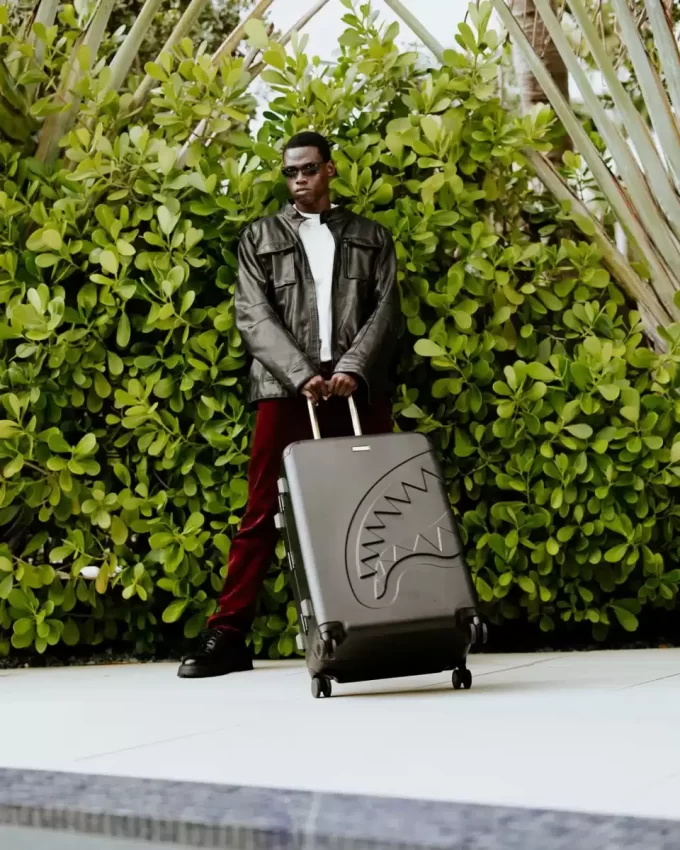 REALITY CHECK SHARKITECTURE GROSSE JETBLACK-GEPÄCK (GOLD-BESCHLÄGE) REALITY CHECK SHARKITECTURE GROSSE JETBLACK-GEPÄCK (GOLD-BESCHLÄGE)