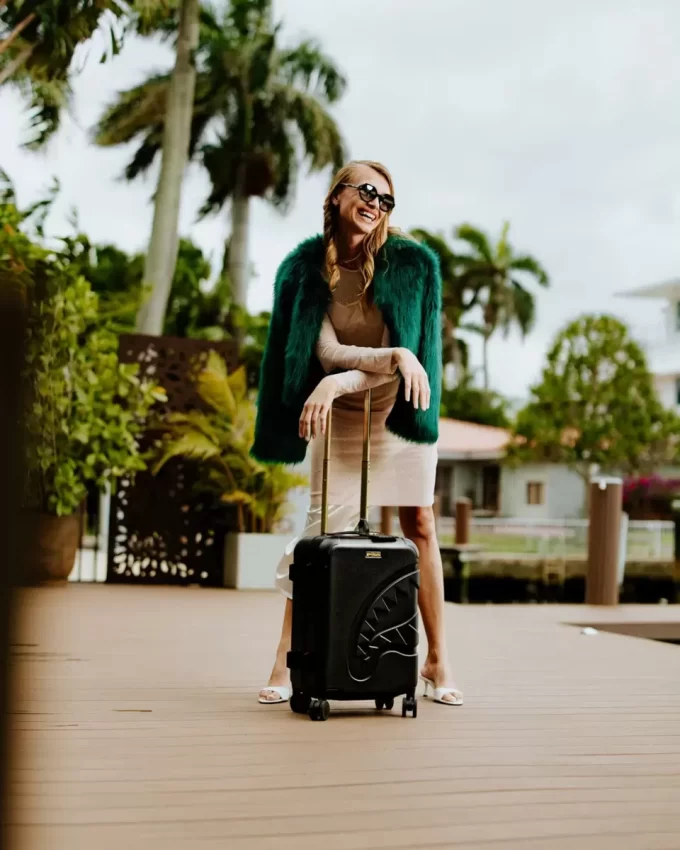 REALITY CHECK SHARKITECTURE HANDGELENK JETBLACK GEPÄCK (GOLD-BESCHLÄGE)