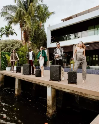 REALITY CHECK SHARKITECTURE GROSSE JETBLACK-KOFFER (GUNMETAL-BESCHLÄGE)