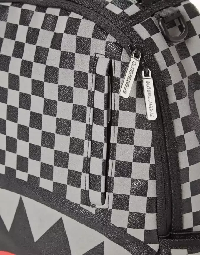 REFLEKTIERENDE HAIE IN PARIS REFLEKTIERENDE HAIE IN PARIS