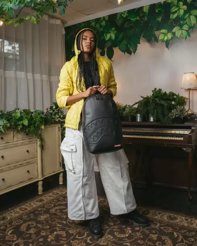 REISE-RUCKSACK MIT HAI-PRÄGUNG (DLXV)