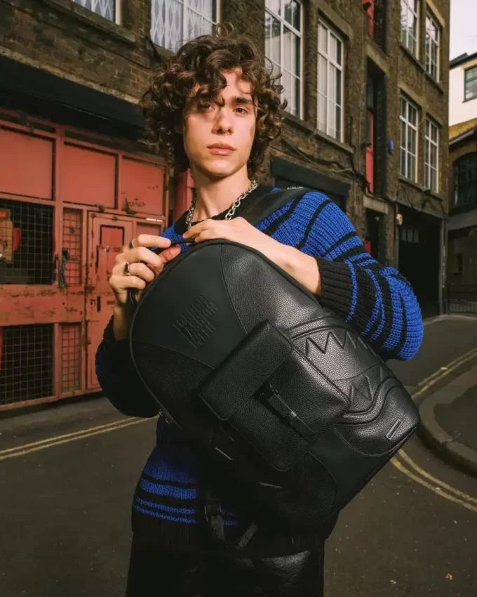 RUCKSACK FÜR DEN ROTEN TEPPICH DER LONDON FASHION WEEK