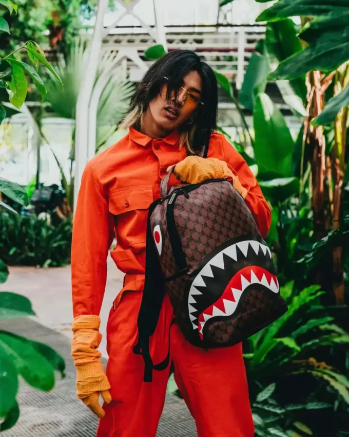 RUCKSACK MIT HAIEN UND SCHÄDELN (DLXV)