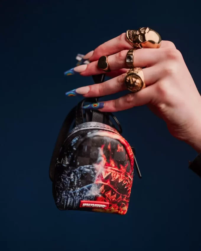 RUCKSACK-SCHLÜSSELANHÄNGER MIT KÄLTE- UND HITZE-MOTOR