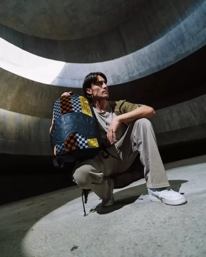 RUCKSACK ZUM 15-JÄHRIGEN JUBILÄUM GOLDENES ZEITALTER