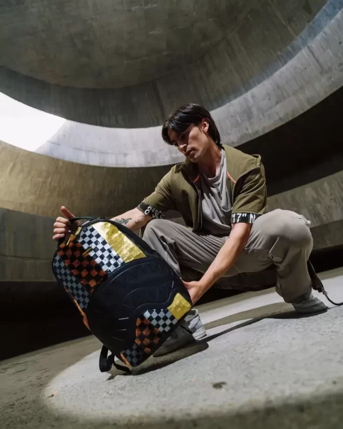 RUCKSACK ZUM 15-JÄHRIGEN JUBILÄUM GOLDENES ZEITALTER