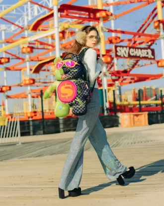 Schleim-Dime-Geldbär-Teddybär auf Rucksack