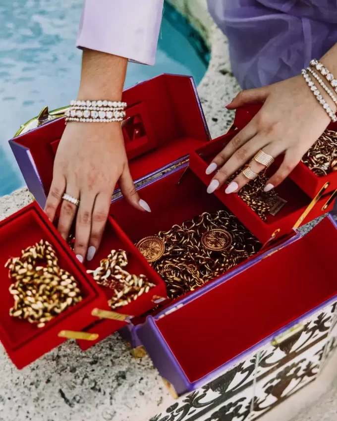 Schmuckkoffer „Sharks of the Gold Ocean“