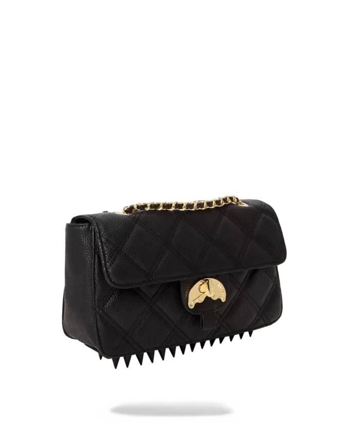 Schwarze Stepptasche mit Goldkette und Haifischmotiv