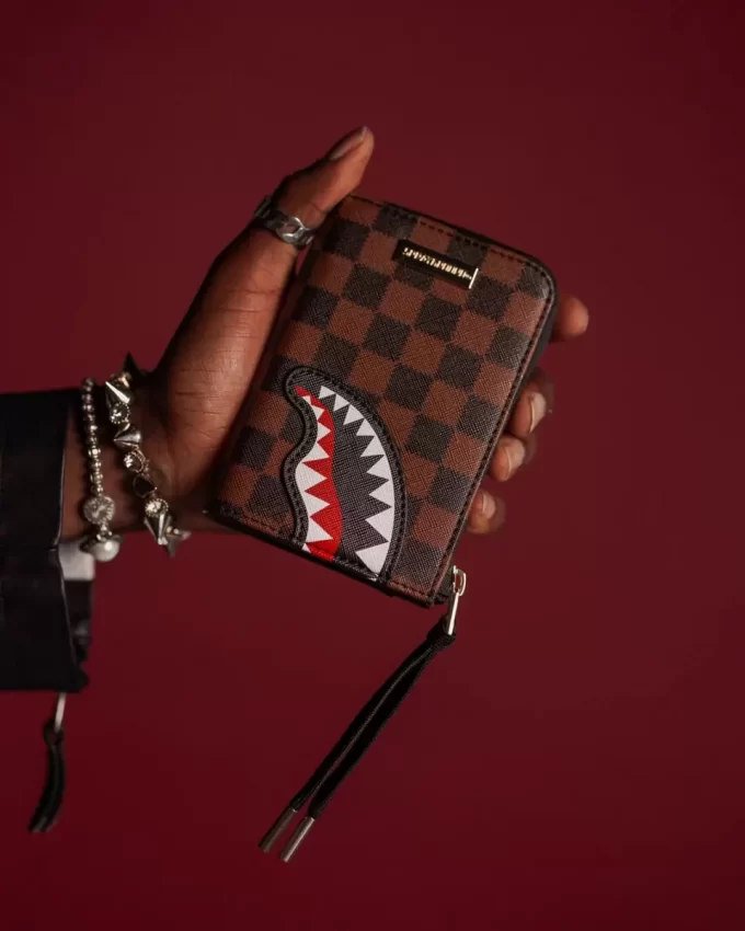 Sägezahnhaie in der Pariser Geldbörse