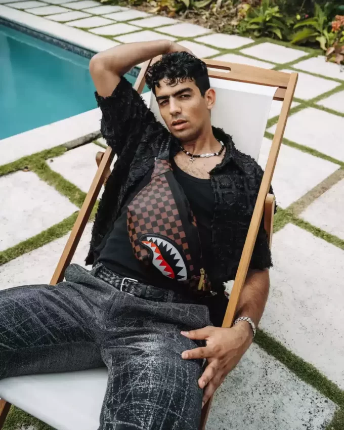 Sägezahnhaie in Paris – Clevere Umhängetasche