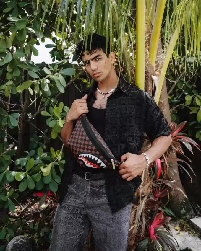 Sägezahnhaie in Paris – Clevere Umhängetasche