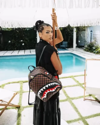 SÄGEZAHNHAIE IN PARIS SAVAGE RUCKSACK