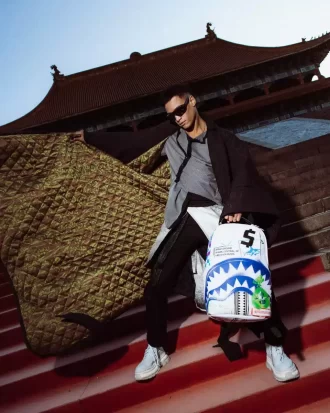 SHARK CENTRAL CUT OUT FOR GREATNESS DLXSV RUCKSACK