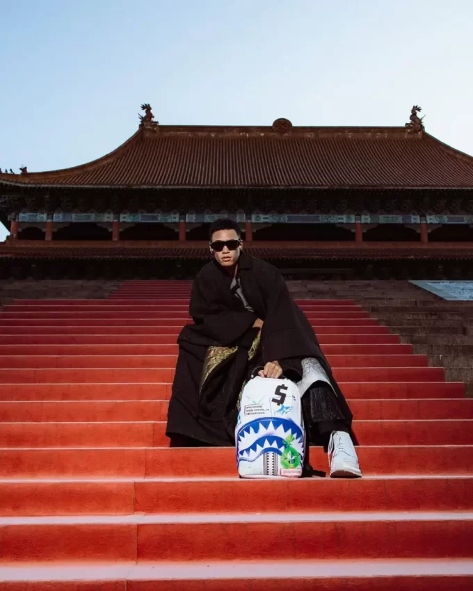 SHARK CENTRAL CUT OUT FOR GREATNESS DLXSV RUCKSACK