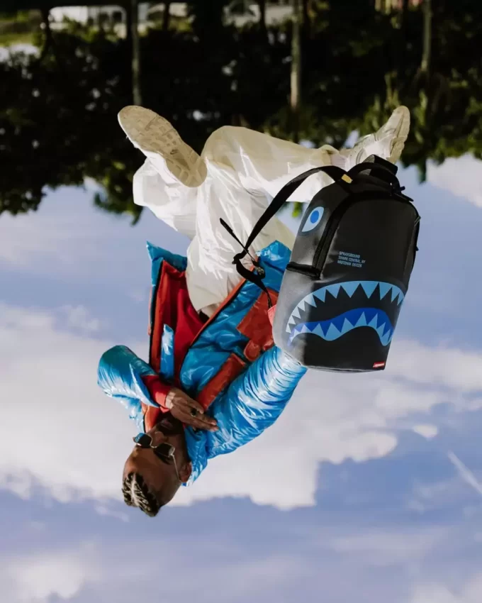 SHARK CENTRAL SPÄTE ANKUNFT DLXSV RUCKSACK