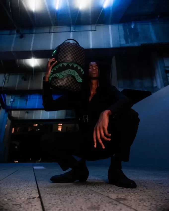 SHARK OPTICS – DER LICHTSHOW-RUCKSACK