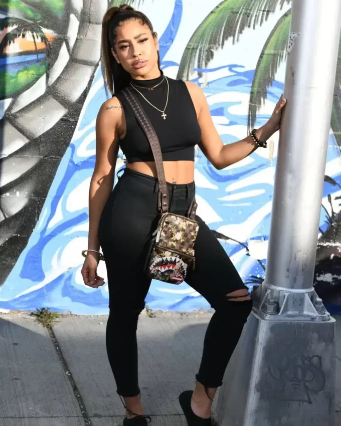 SHARKFLOWER Crossbody-Umhängetasche