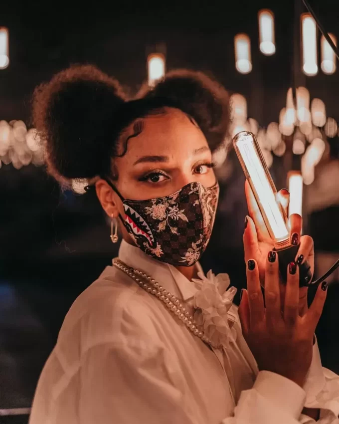 SHARKFLOWER VEGANE LEDER-GESICHTSMASKE