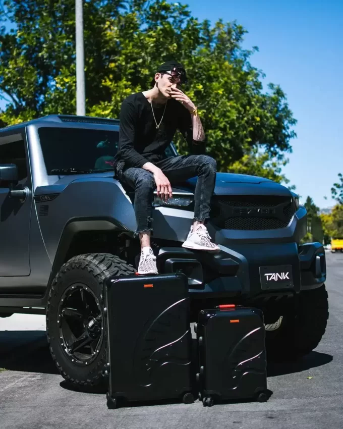 SHARKITECTURE GEFORMTES 2-TEILIGES GEPÄCKSET