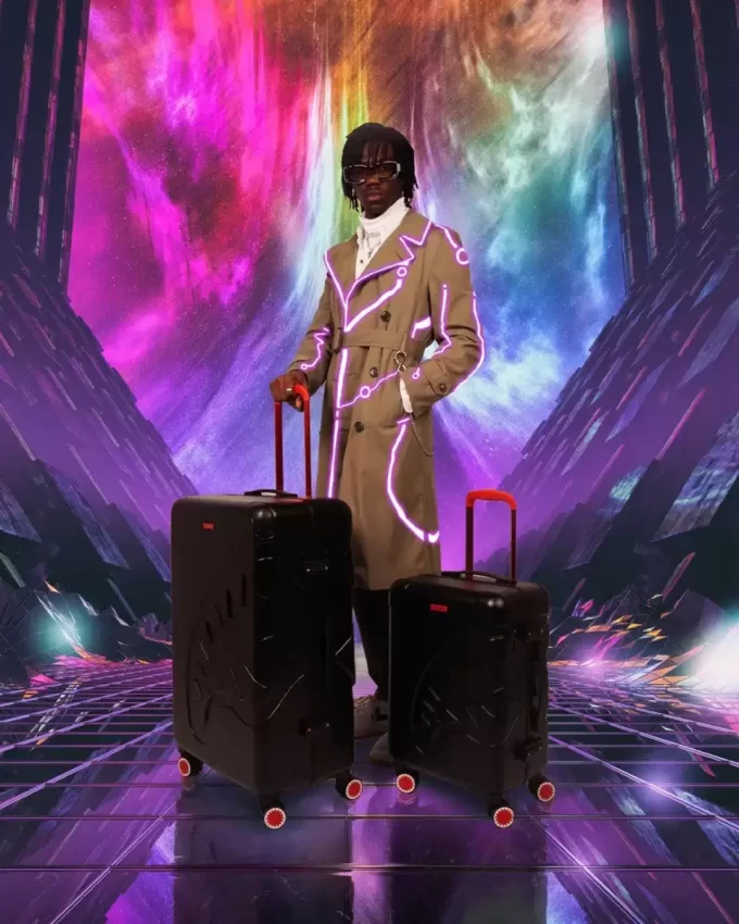 SHARKITECTURE GEFORMTES 22-ZOLL-HANDGEPÄCK SHARKITECTURE GEFORMTES 22-ZOLL-HANDGEPÄCK