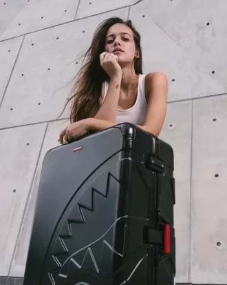 SHARKITECTURE GEFORMTES 29″-GEPÄCK IN VOLLGRÖSSE