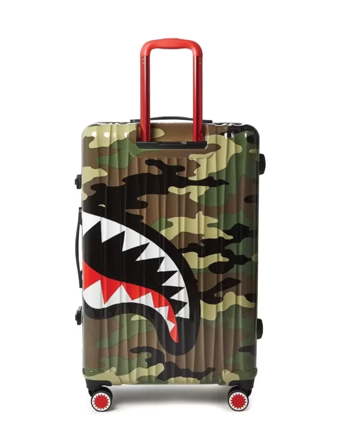 SHARKNAUTICS (CAMO) 29,5″ Gepäck in voller Größe SHARKNAUTICS (CAMO) 29,5″ Gepäck in voller Größe