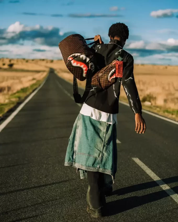 SHARKS IN PARIS BLUR EFFECT SAVVY CROSSBODY