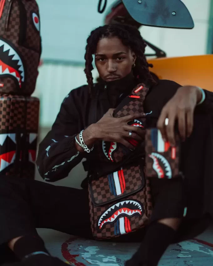 SHARKS IN PARIS GT MESSENGER SLING BAG