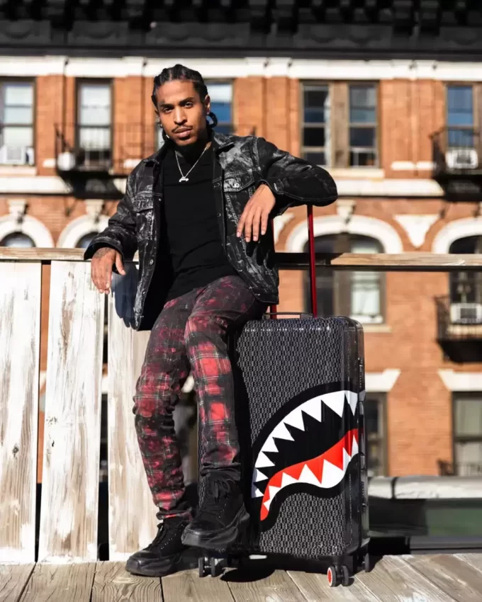 SPRAYGATTI REVV SHARKNAUTICS Hartschalenkoffer in voller Größe SPRAYGATTI REVV SHARKNAUTICS Hartschalenkoffer in voller Größe