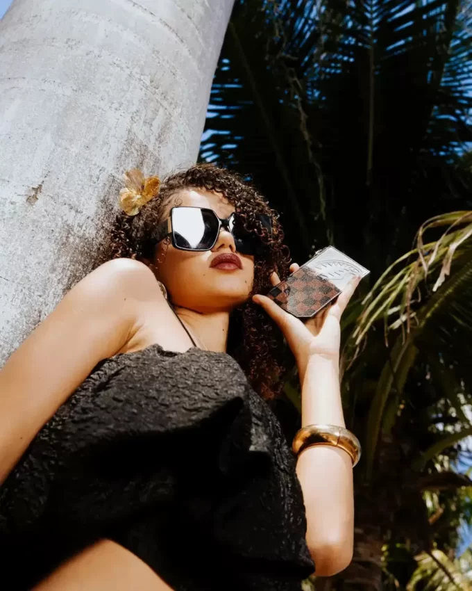 SPRAYSHARKS WORLDWIDE SCHLANKER GELDHALTER