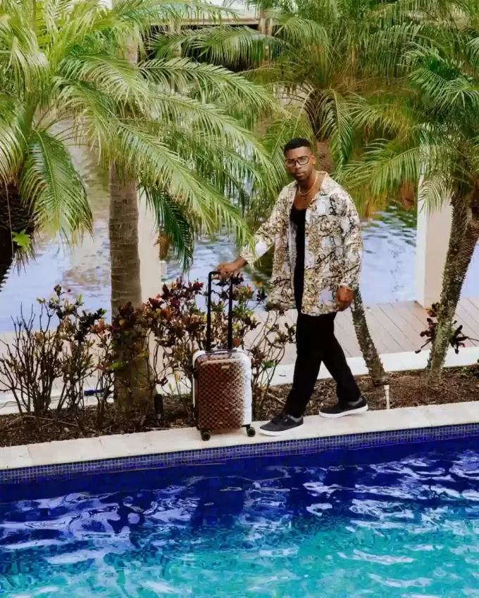 SPRAYSHARKS WORLDWIDE SHARKITECTURE HANDGEPÄCK SPRAYSHARKS WORLDWIDE SHARKITECTURE HANDGEPÄCK