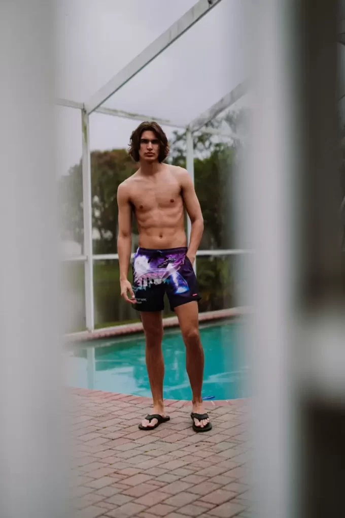 SPÄTE EINNÄCHTIGE BADESHORTS