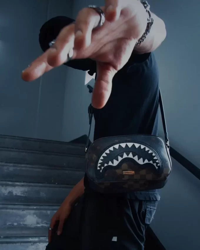 STEALTH MODUS ZIEGELSEITENTASCHE