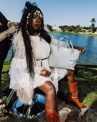 Strickhaie in Paris in Creme Tragetasche