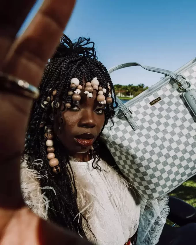 Strickhaie in Paris in Creme Tragetasche