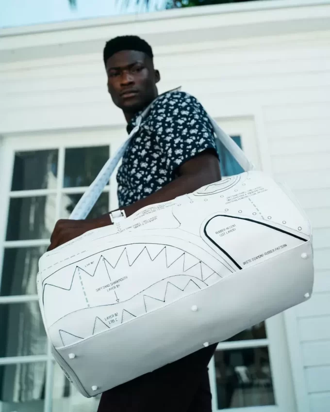 TECHNISCHER SCHNITT & SHARK-DUFFLE